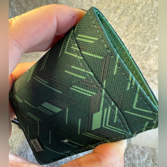 MEC Green Patterned RFID card Holder NWOT - Picture 9 of 9